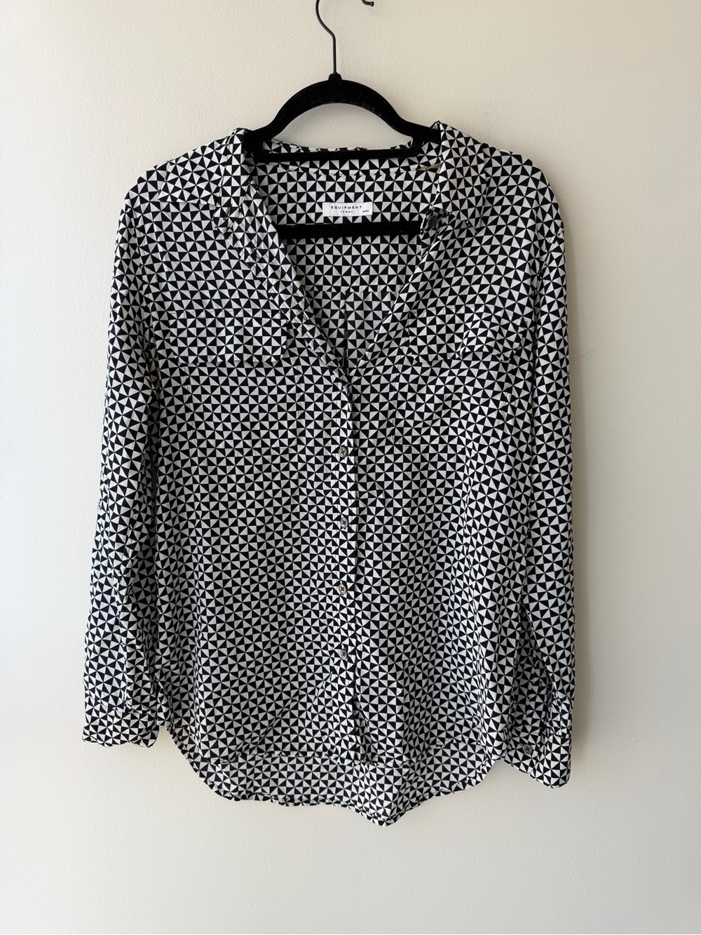 Équipement Slim Fit Button down Silk Blouse